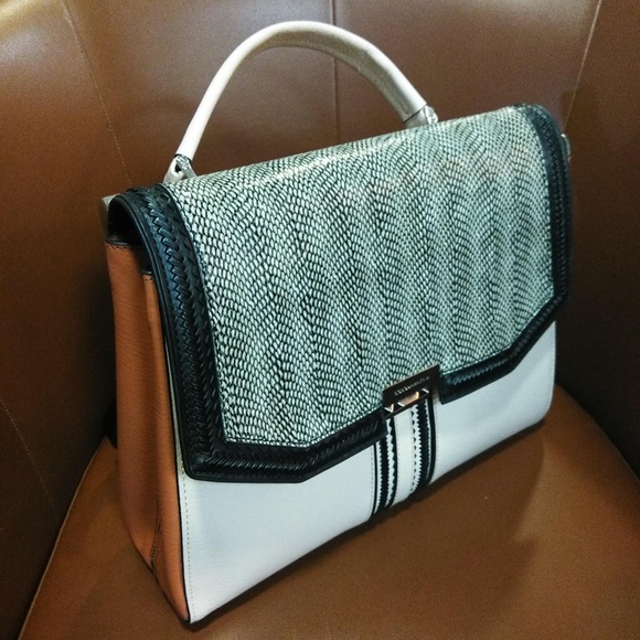 BCBG MAX AZARIA - Picture 4 of 4